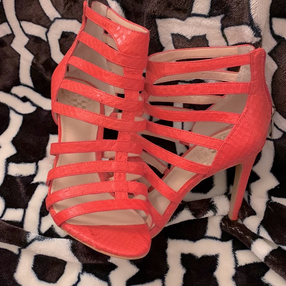 ▫️VINCE CAMUTO▫️caged heels